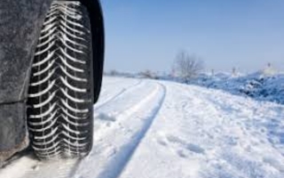 Ikke kun sne, men også is er bilisternes fjende om morgenen vinterdæk er det sikreste valg